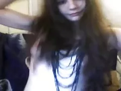 Một cô gái 18 tuổi lông pussy kem trên webcam