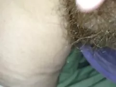Cái nhìn phía sau của lỗ ass lông ngọt ngào của cô
