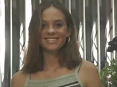 Brunette slut dải và mở ra pussy