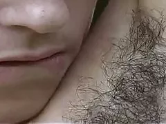 Cô gái sexy rất lông với sữa vú