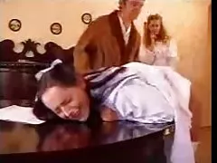 Spanking không phải là một con gái