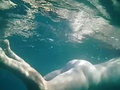 Nude nude Đức milf với ngực nhỏ thích Hiển thị pussy