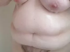 BBW tắm trước khi đi ngủ rửa của cô lông pussy, tits, bụng