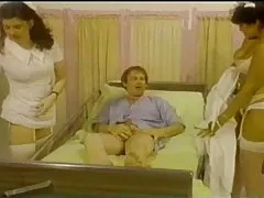 Y tá đang đến (1979)