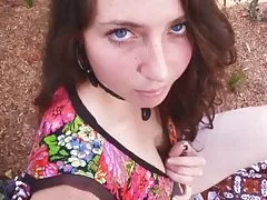 Bà ngăm đen lông evette được nude trong vườn