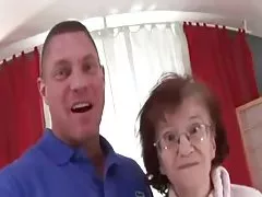 76yr cũ mỏng granny marcela sucks fucked và cummed trên