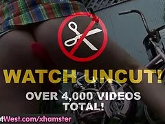Các cô gái trong Tây - sừng bicyclist đồ chơi cunt cô lông