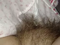 Pinching núm vú chín của cô