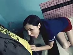 Skinny teen thử một bbc
