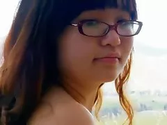 Lông nerdy teen gita nude trong thiên nhiên và hiển thị ass!