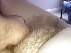 Fingering mình clit ướt trên gò đất lông mềm của mình