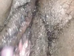 Mun pussy ẩm ướt lông solo chơi
